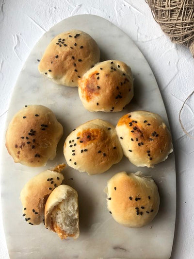 Cheese stuffed bread rolls