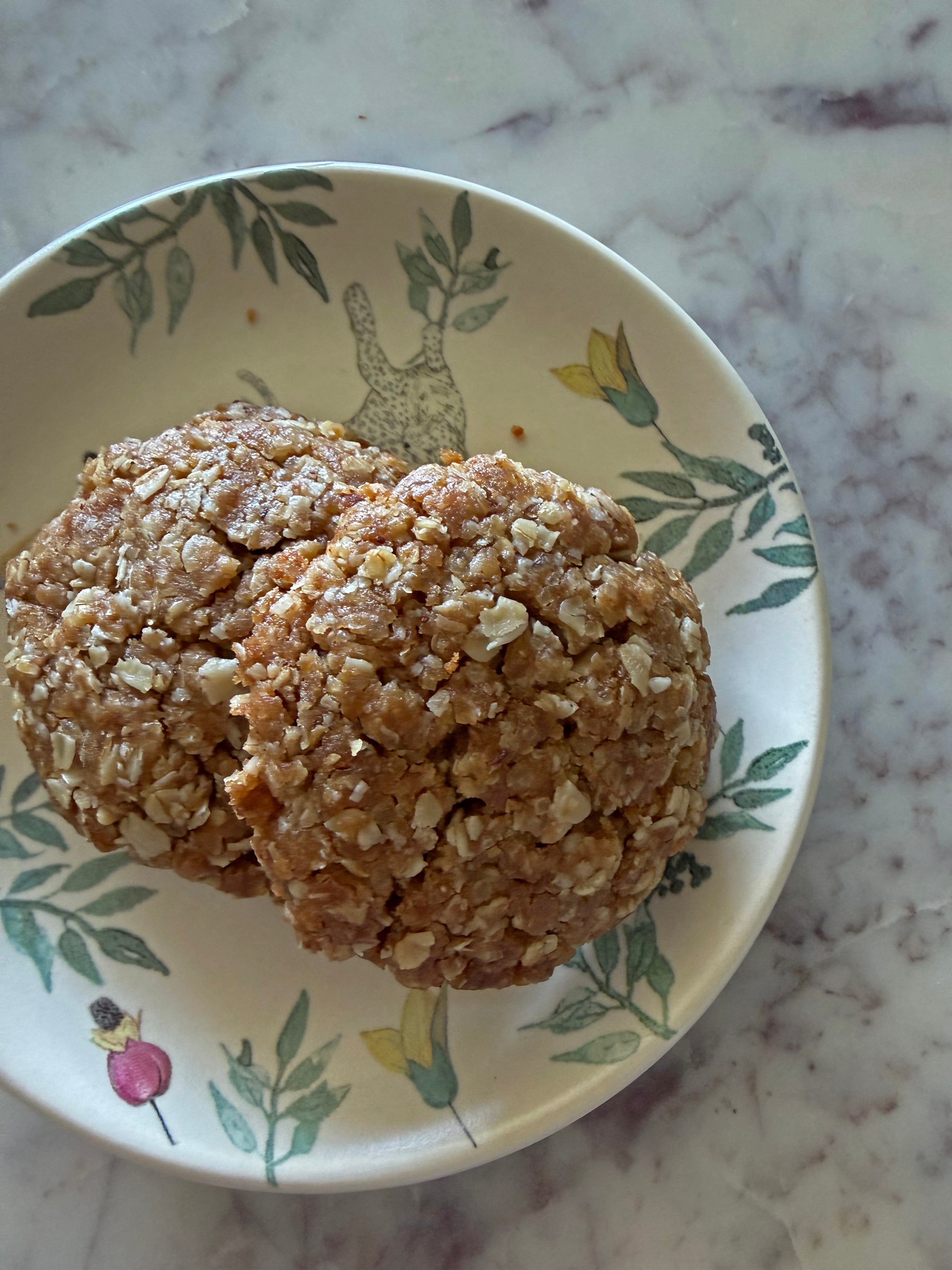 Oat + Cinnamon Cookie {eggless}