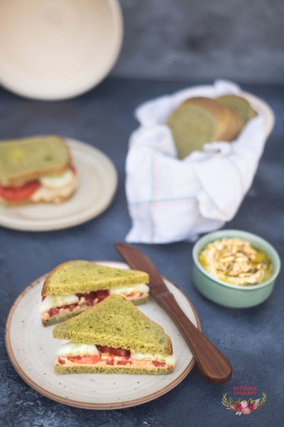 Hummus Sandwich in Pesto Bread